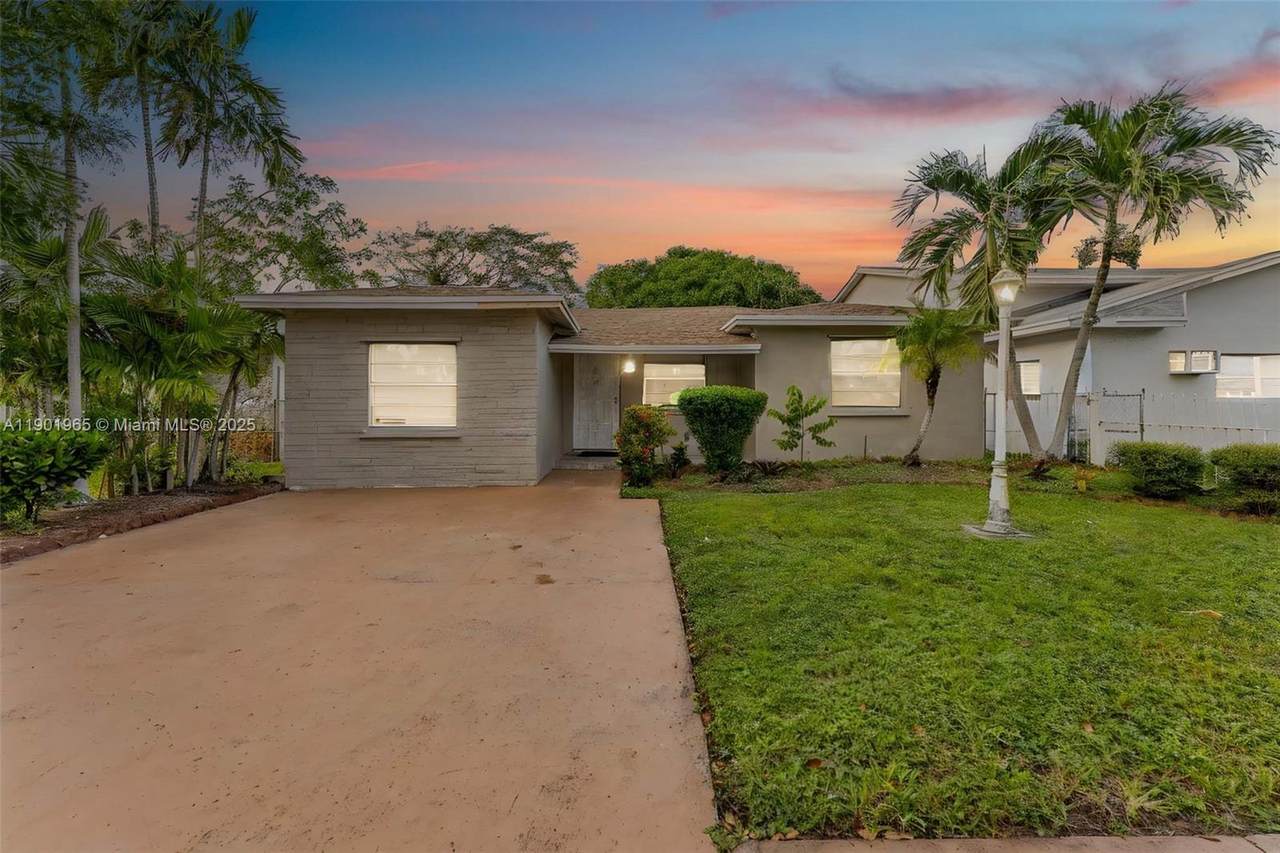 608 9th St - Photo 1