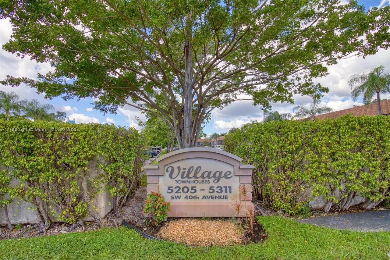 5209 40th Ave - Photo 1