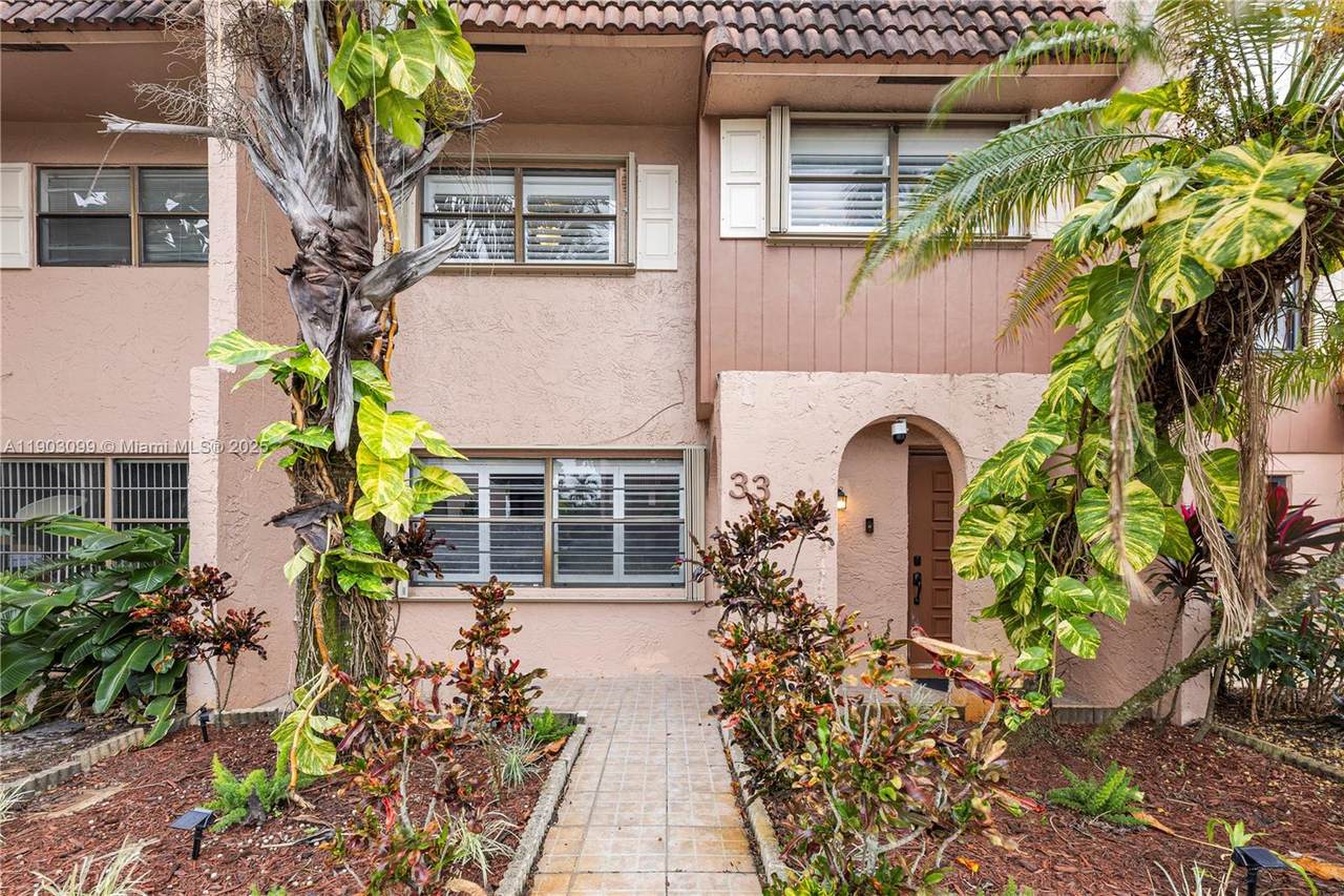 33 Madrid Ln - Photo 1