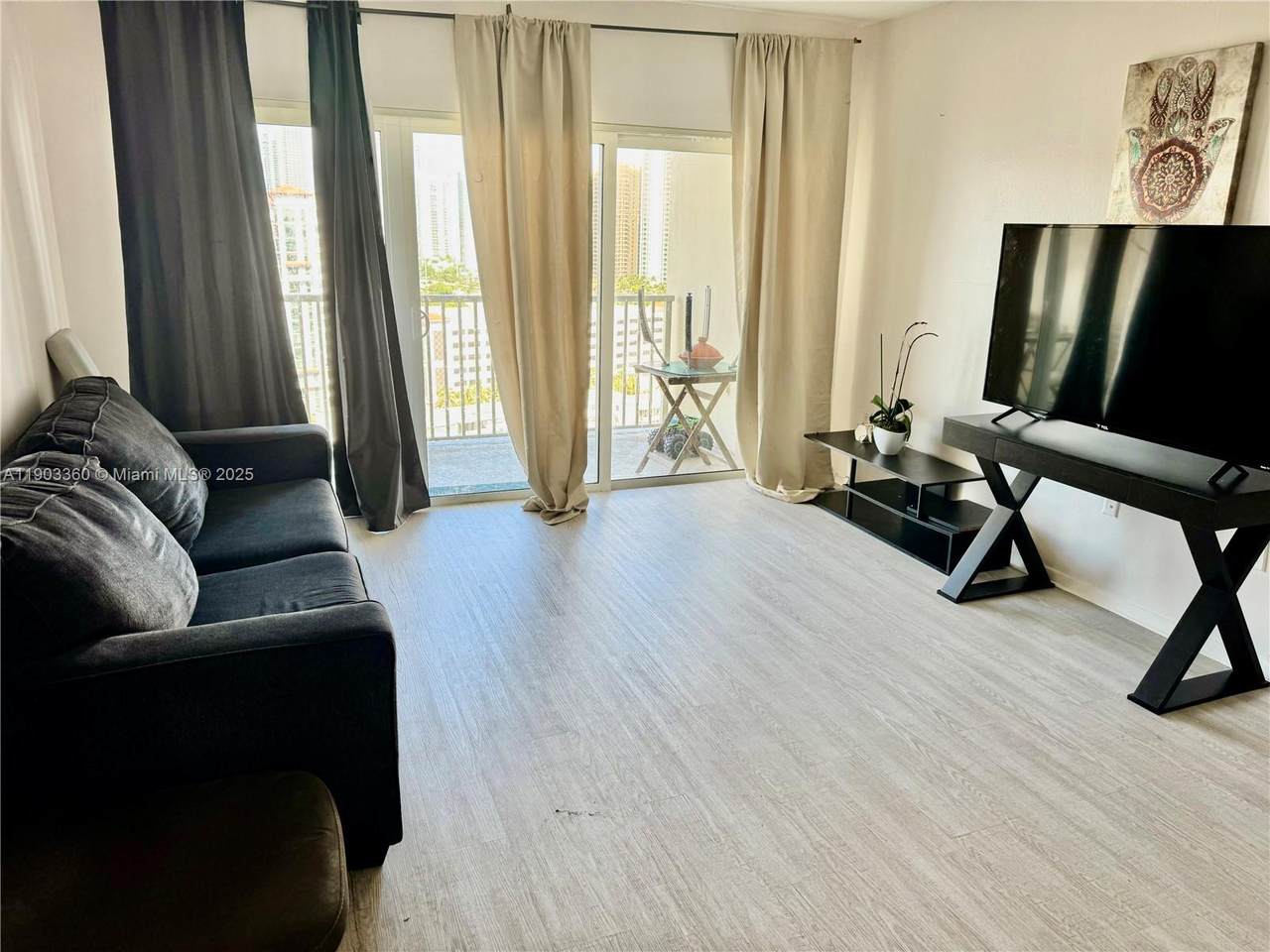 300 Bayview Dr - Photo 1