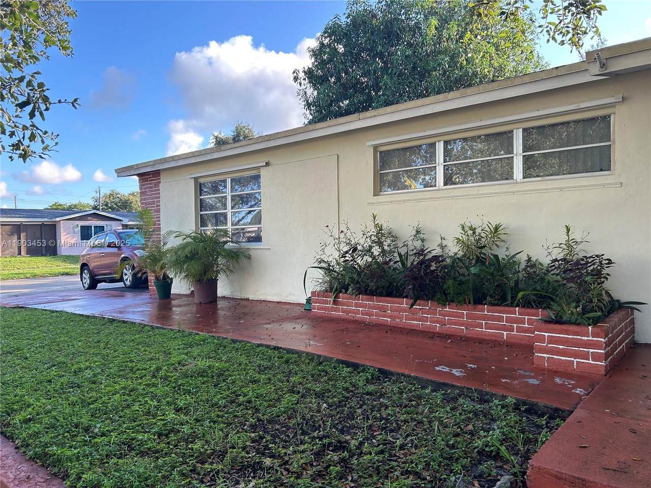 7040 Thomas St - Photo 1