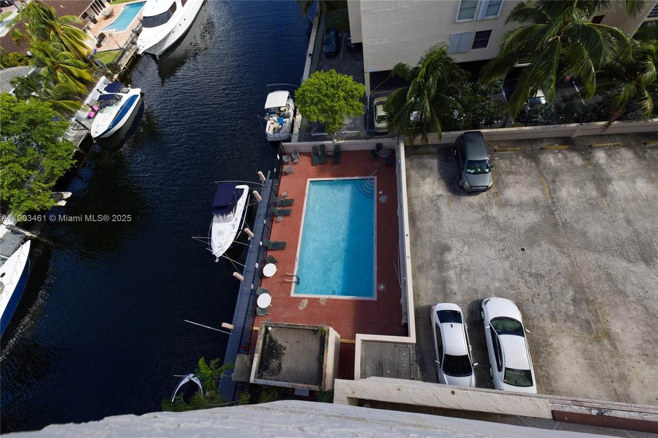 2903 Miami Beach Blvd - Photo 1