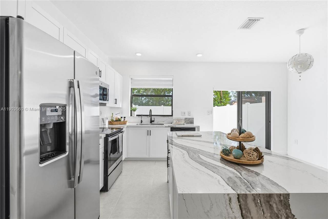 10537 32nd Ln - Photo 1