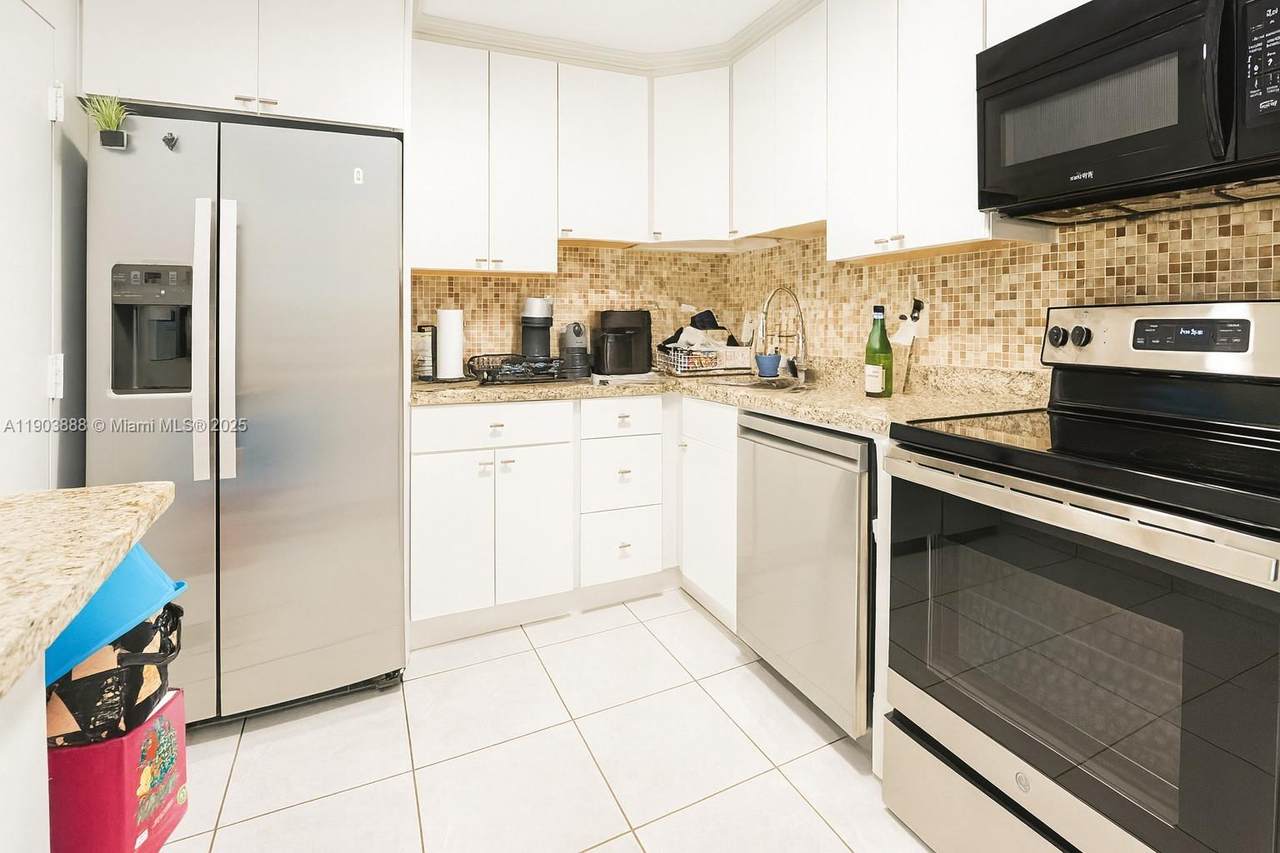 2821 Miami Beach Blvd - Photo 1