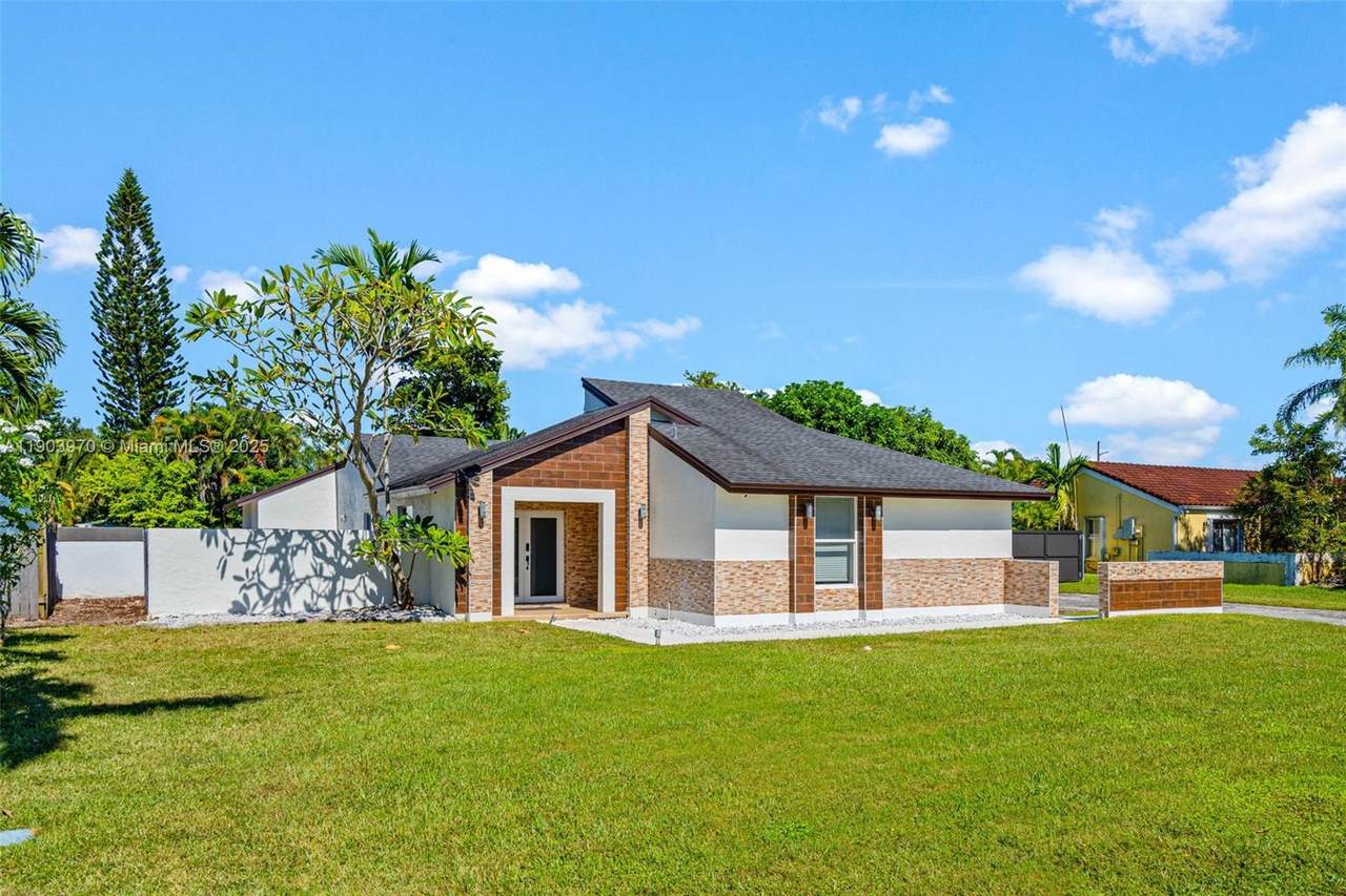 https://bt-photos.global.ssl.fastly.net/miami/1280_boomver_1_A11903970-2.jpg