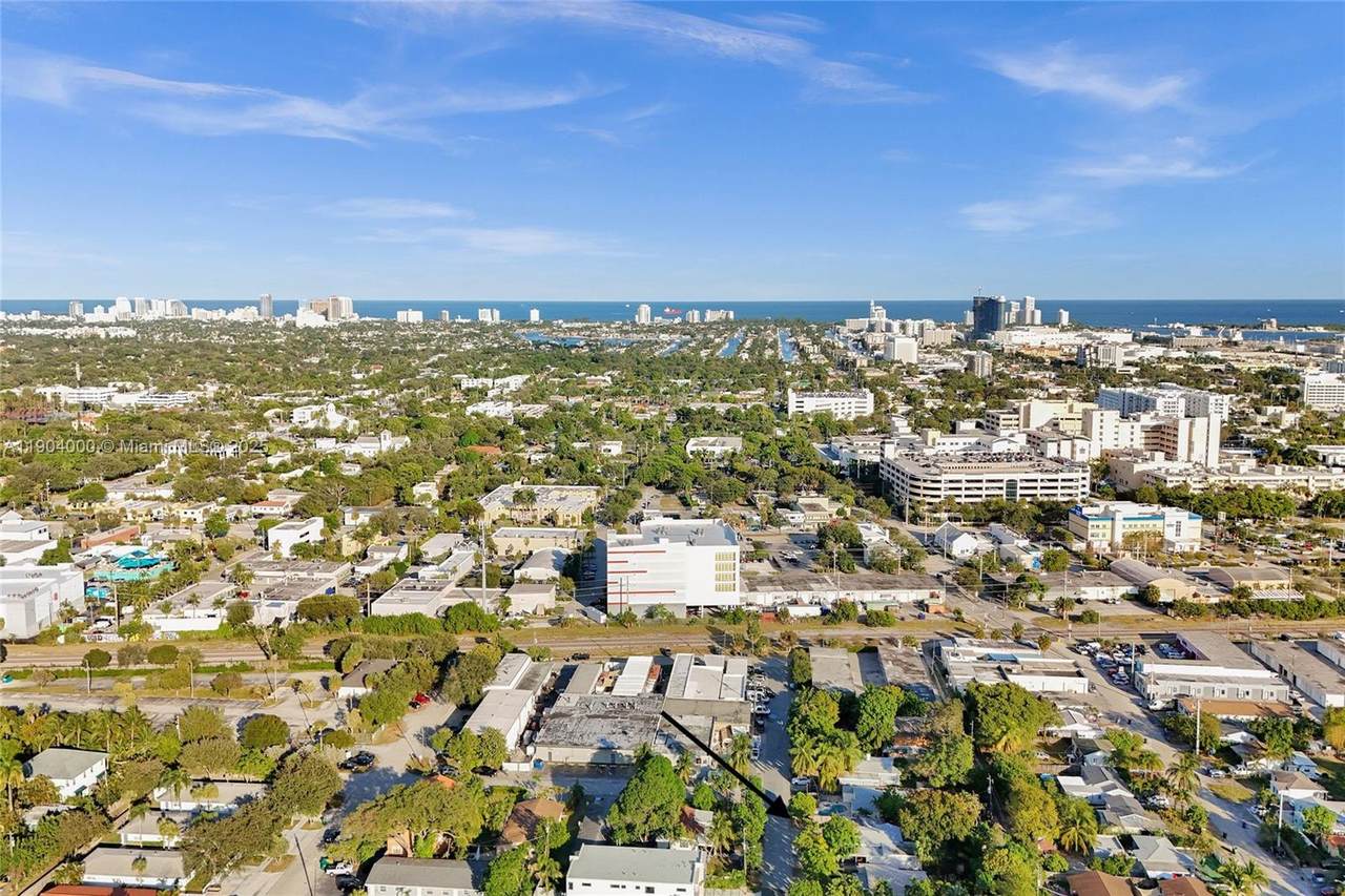 218 14th Ct - Photo 1