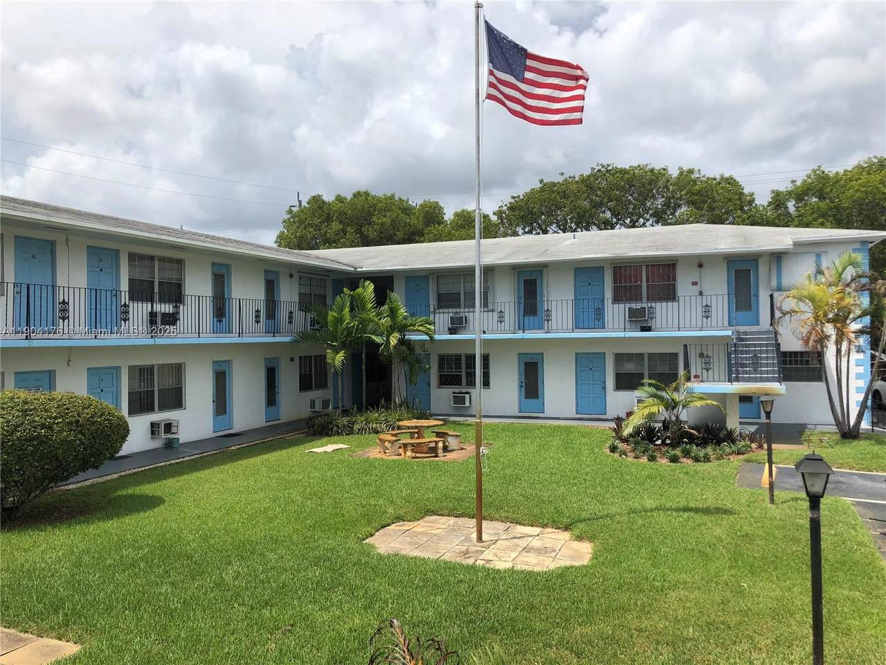 1836 Arthur St - Photo 1