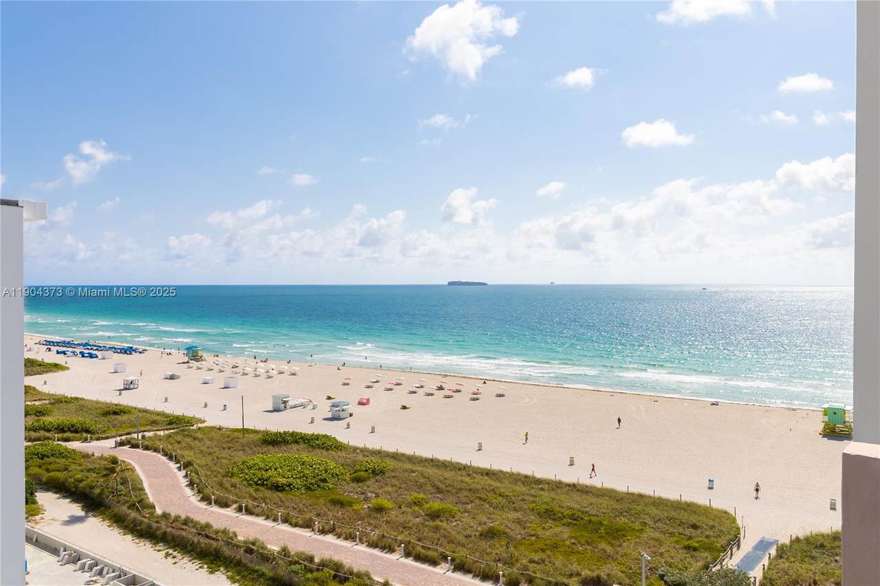 345 Ocean Dr - Photo 1