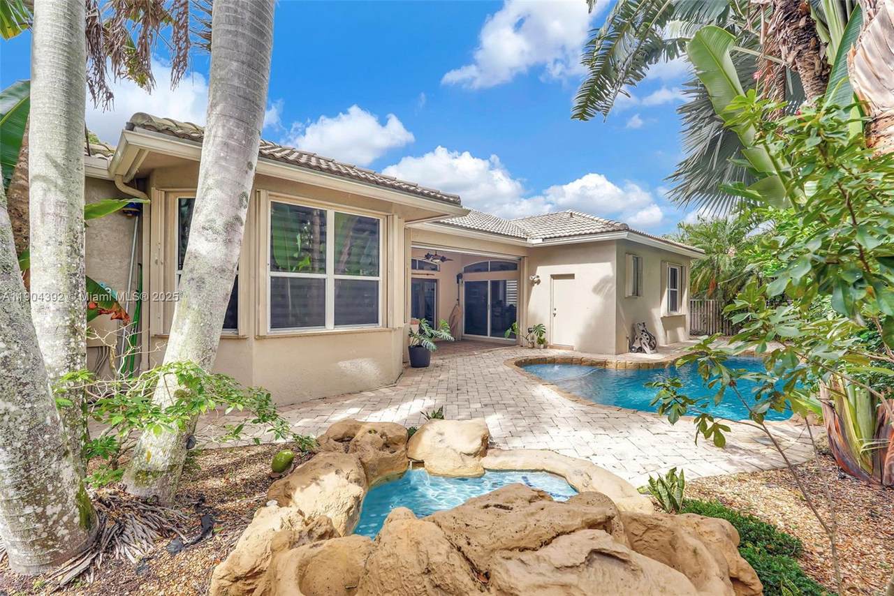 4936 52nd Ave - Photo 1