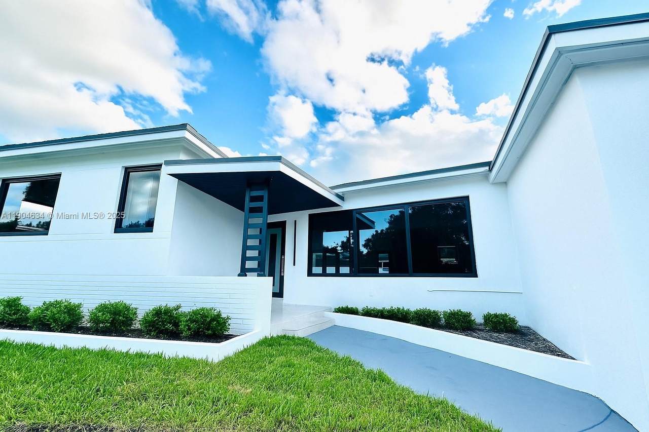 20 135th St - Photo 1