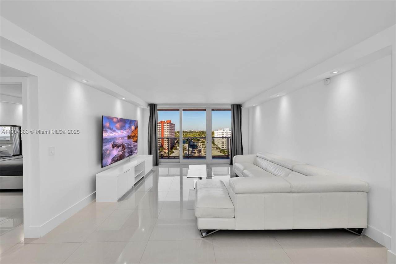 3140 Ocean Dr - Photo 1