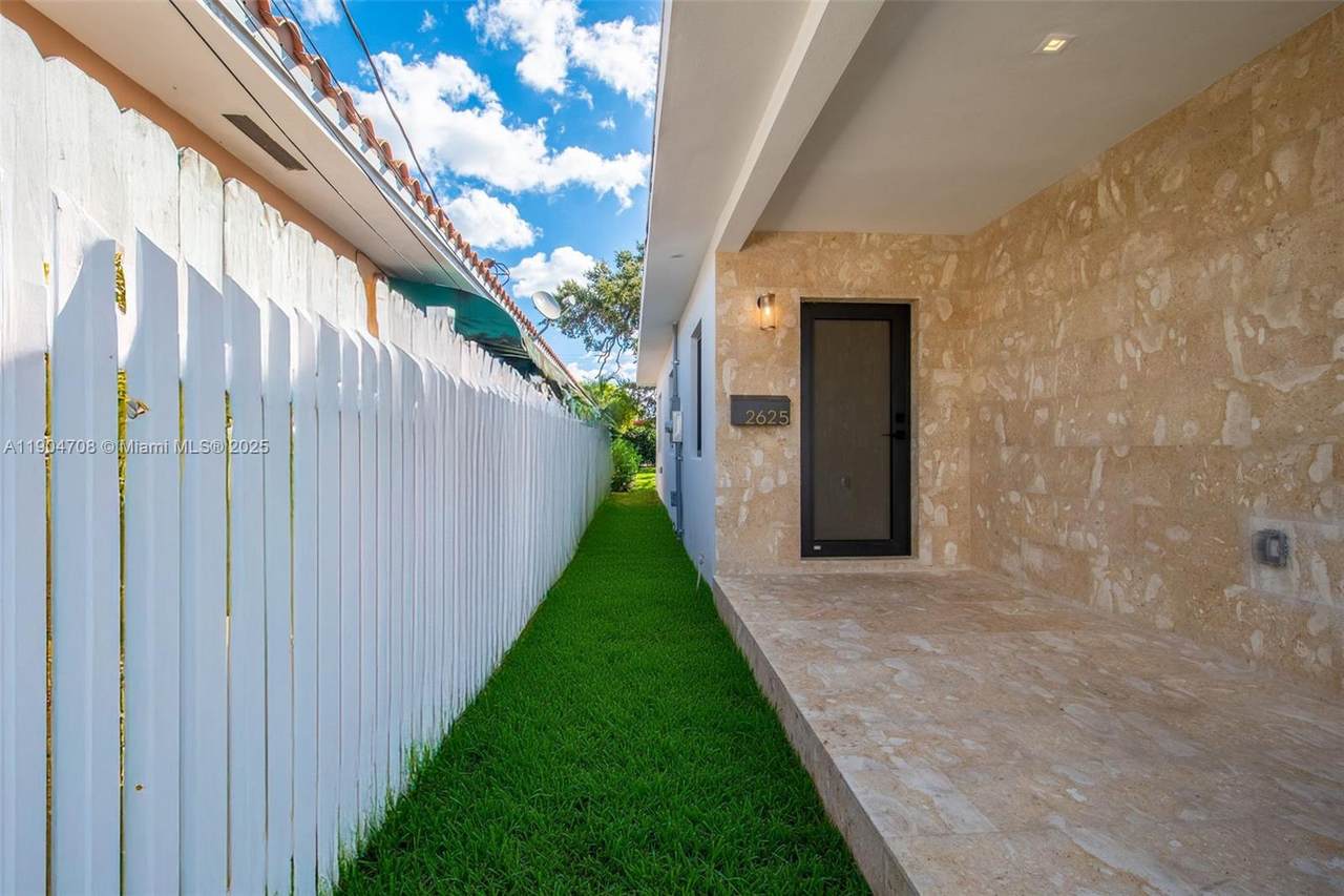 2625 32nd Ct - Photo 1