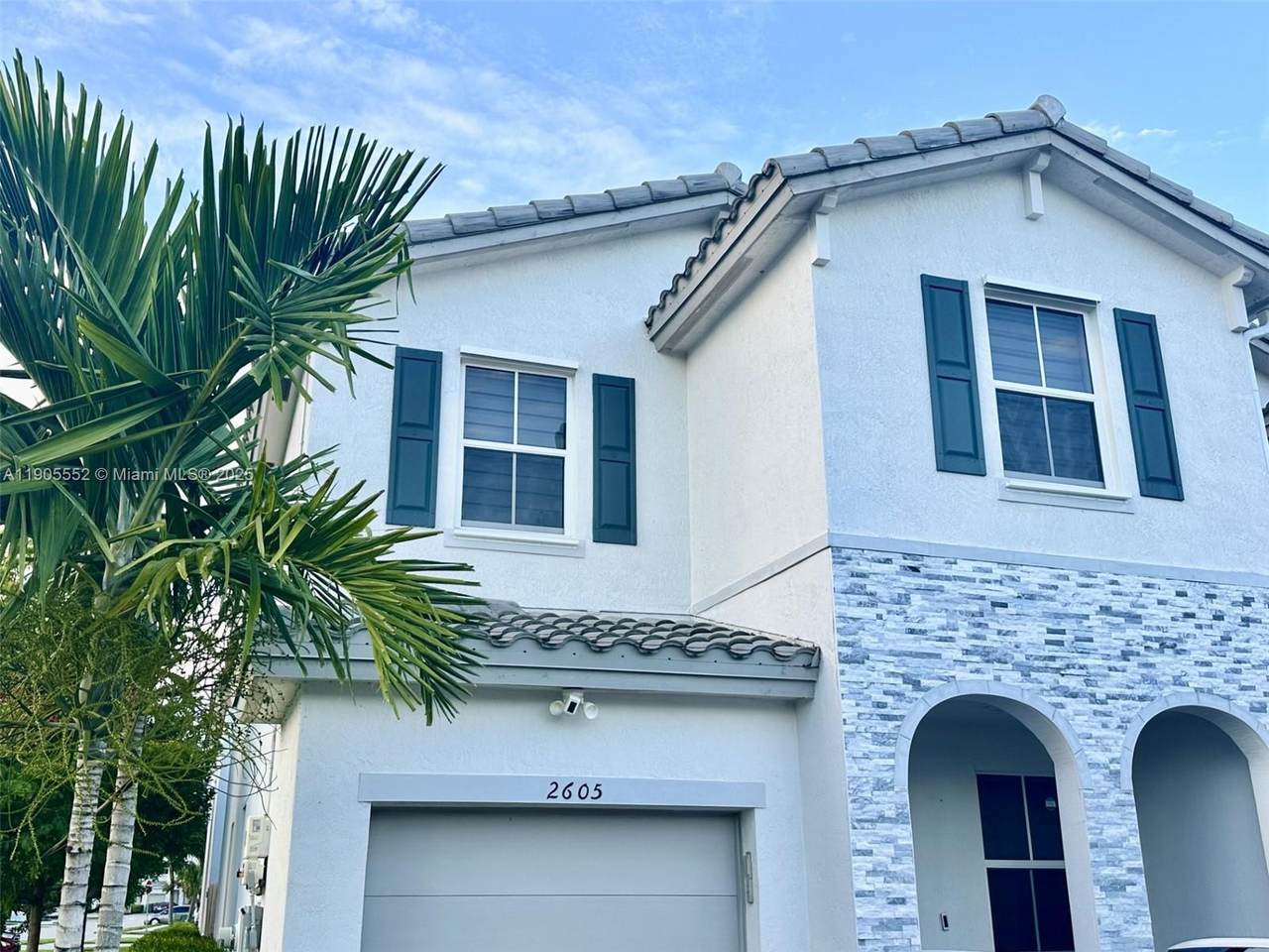 2605 11th Ct - Photo 1