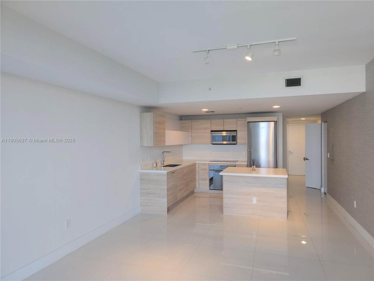 16385 Biscayne Blvd - Photo 1