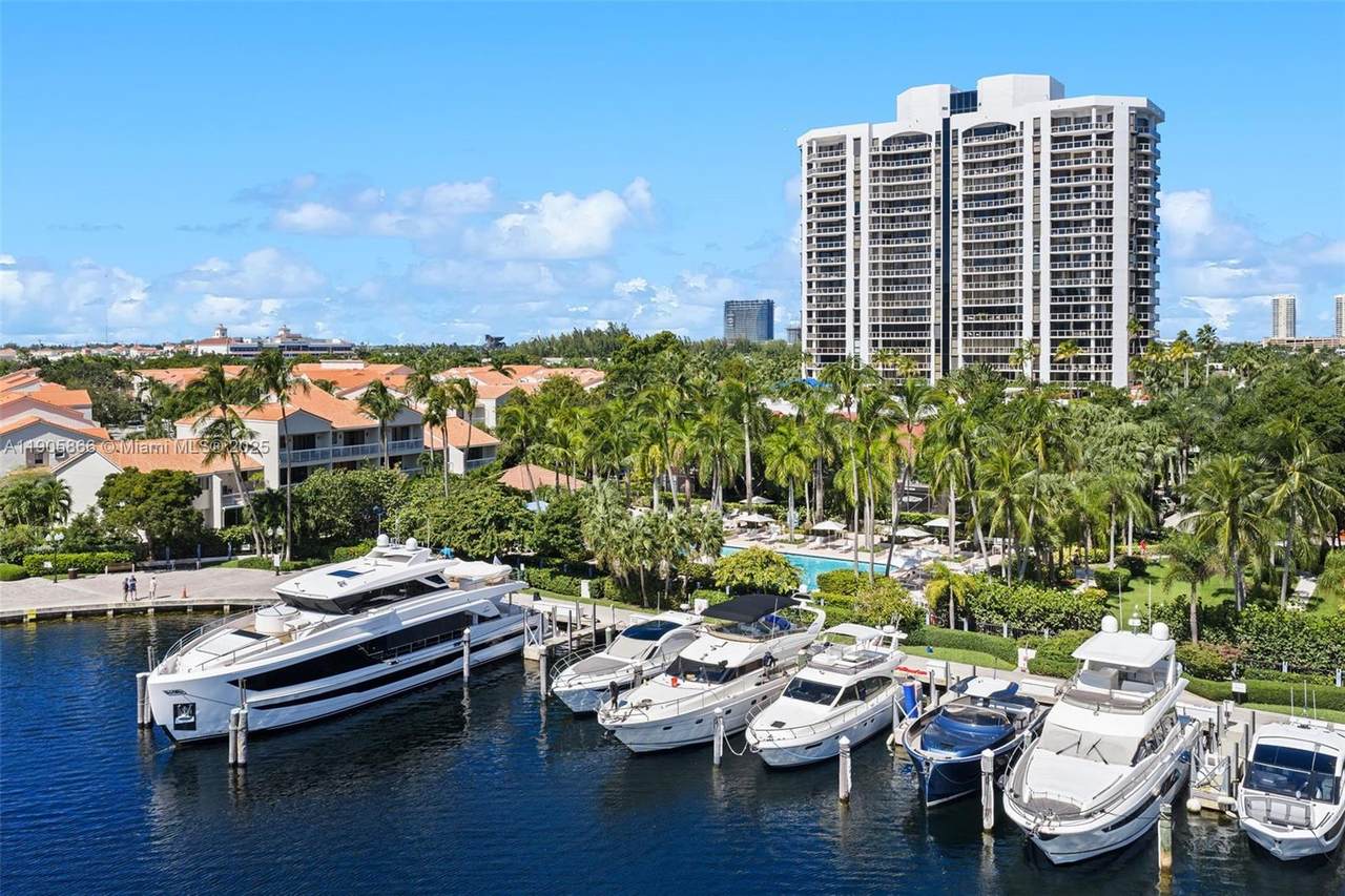 3598 Yacht Club Dr - Photo 1