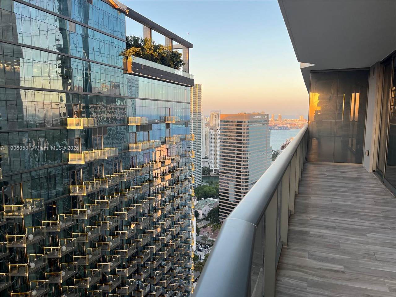 https://bt-photos.global.ssl.fastly.net/miami/1280_boomver_1_A11906058-2.jpg