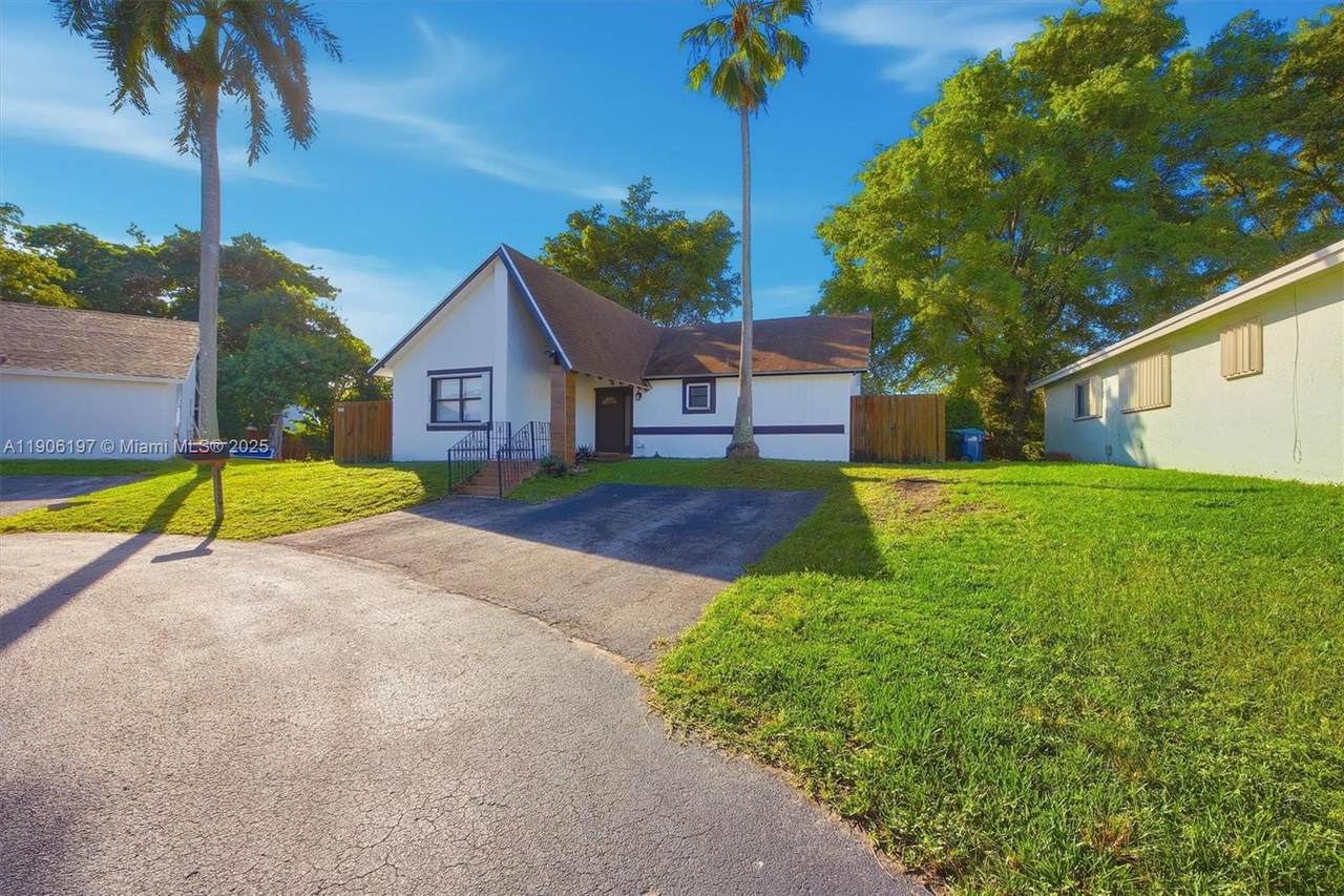 13550 286th Ter - Photo 1