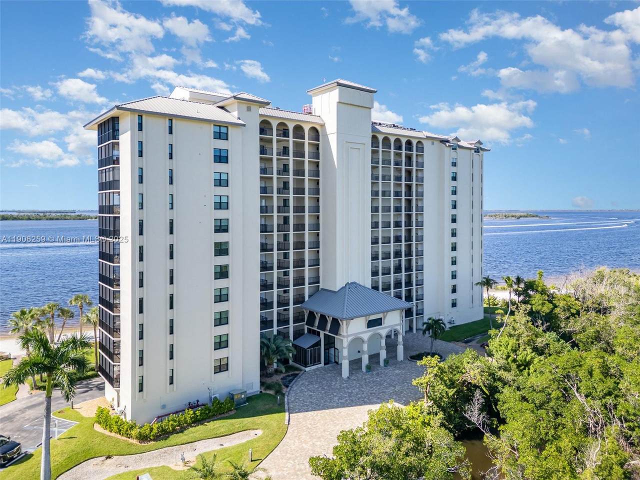 17080 Harbour Pointe Dr - Photo 1