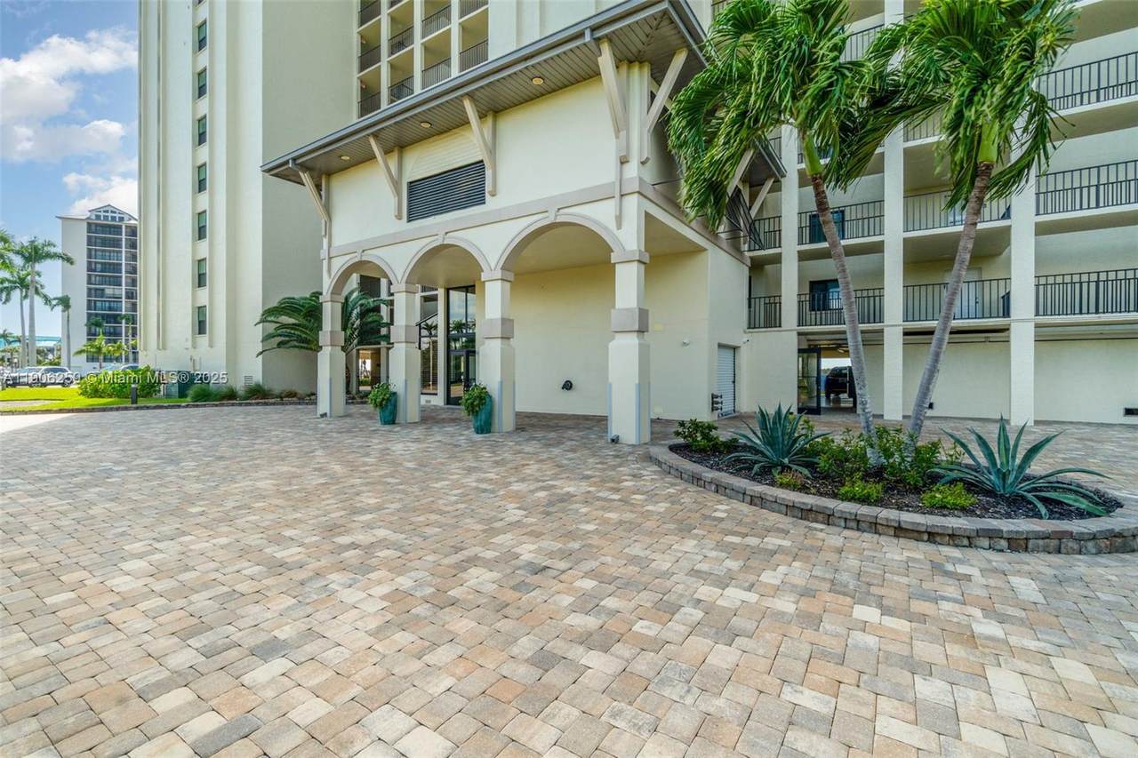 https://bt-photos.global.ssl.fastly.net/miami/1280_boomver_1_A11906259-2.jpg