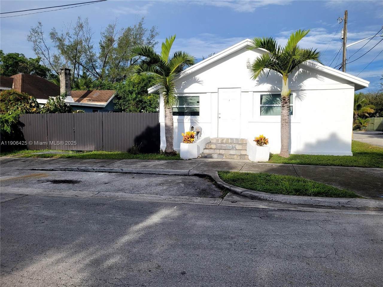 5720 Miami Pl - Photo 1