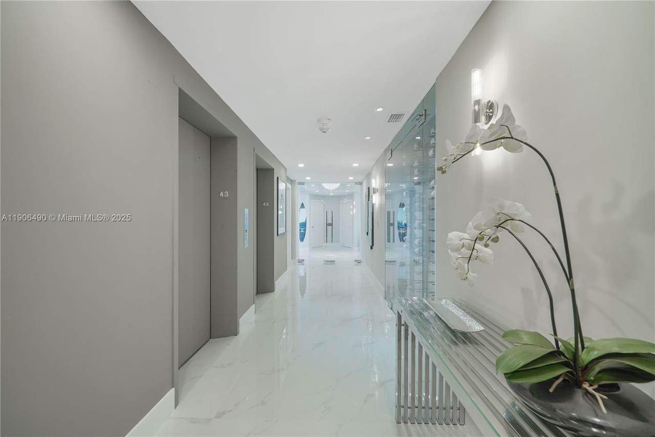 https://bt-photos.global.ssl.fastly.net/miami/1280_boomver_1_A11906490-2.jpg