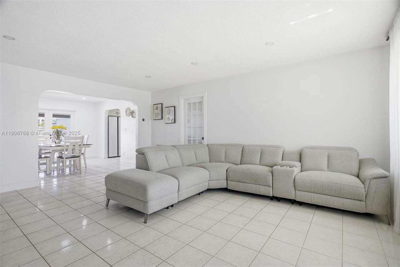 https://bt-photos.global.ssl.fastly.net/miami/1280_boomver_1_A11906768-2.jpg