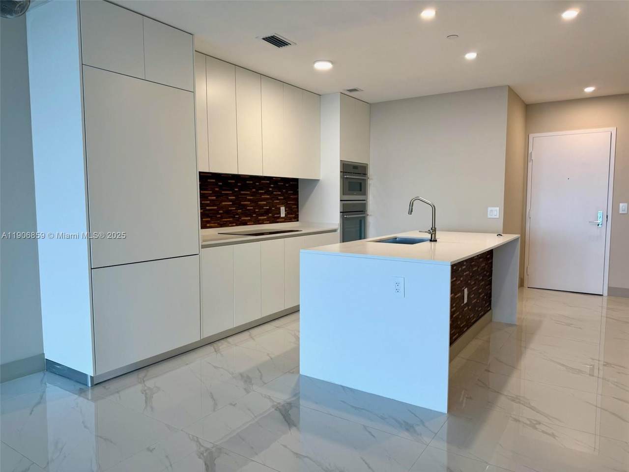 700 Ne 24 St - Photo 1