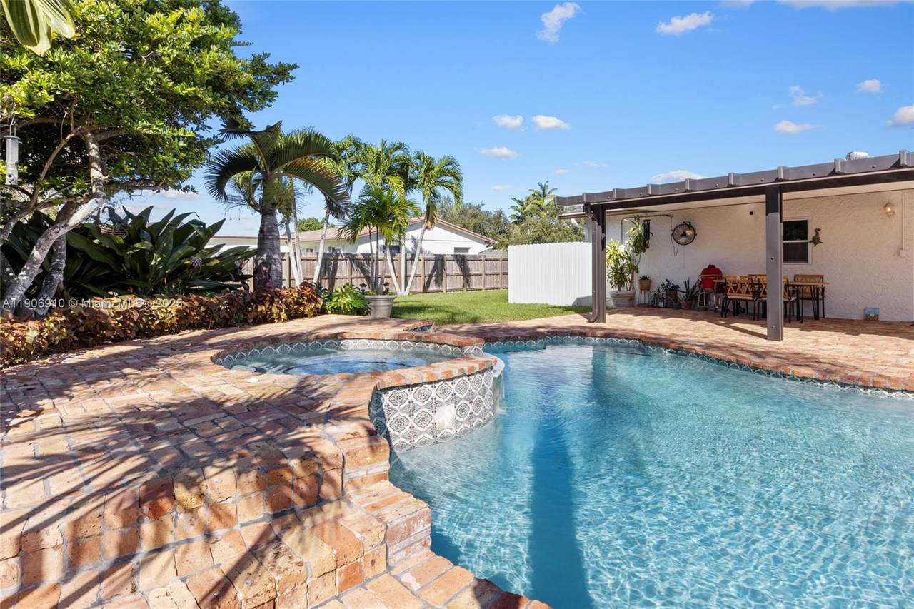 9250 185th Ter - Photo 1