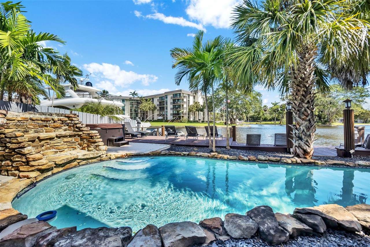 1030 14th Ter - Photo 1