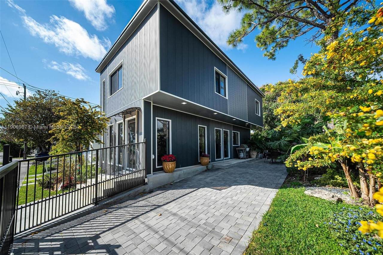 2692 31 Avenue - Photo 1