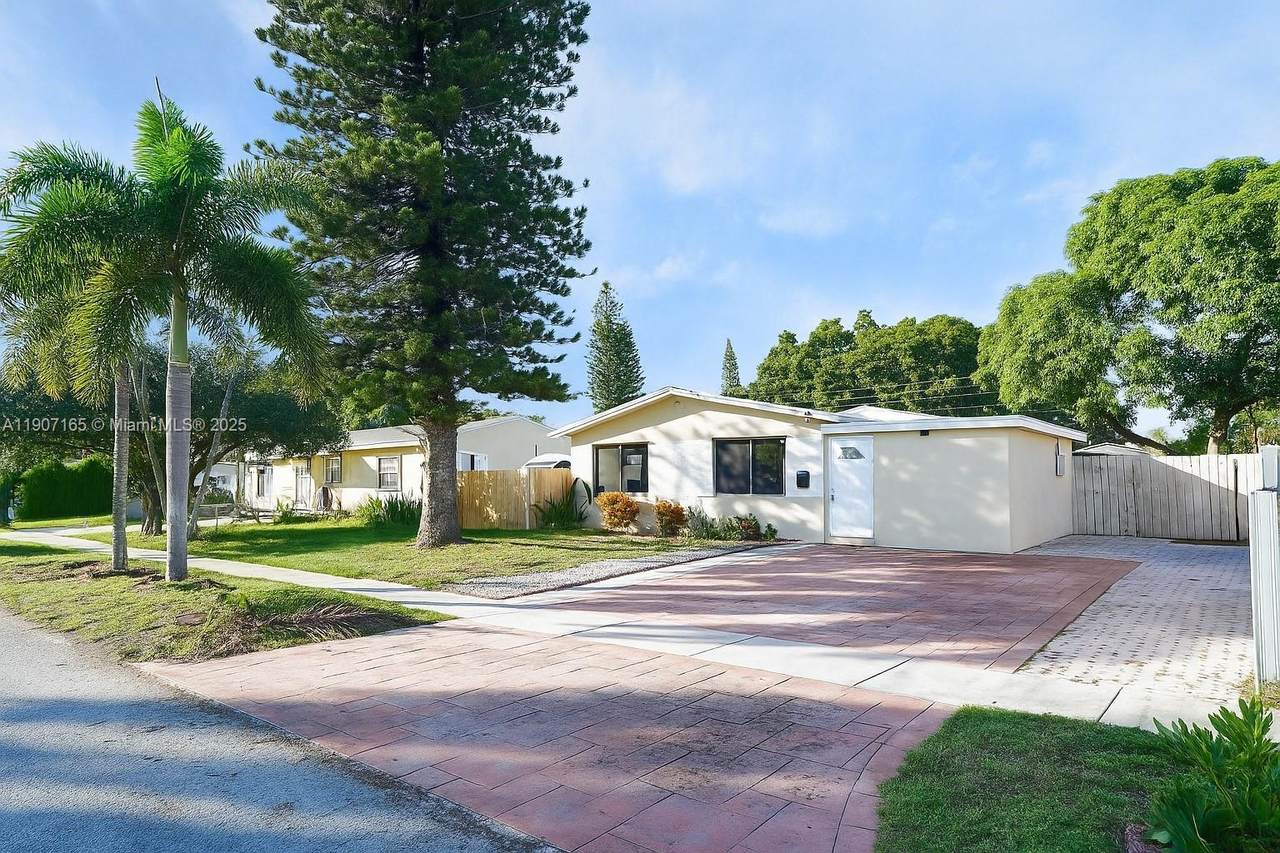 6741 Coolidge St - Photo 1