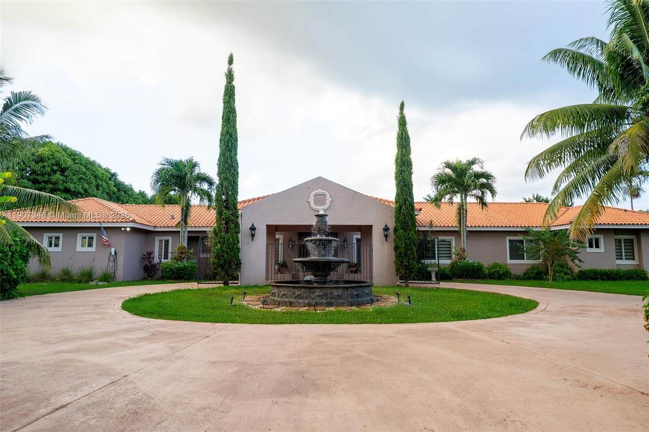 20805 242nd St - Photo 1