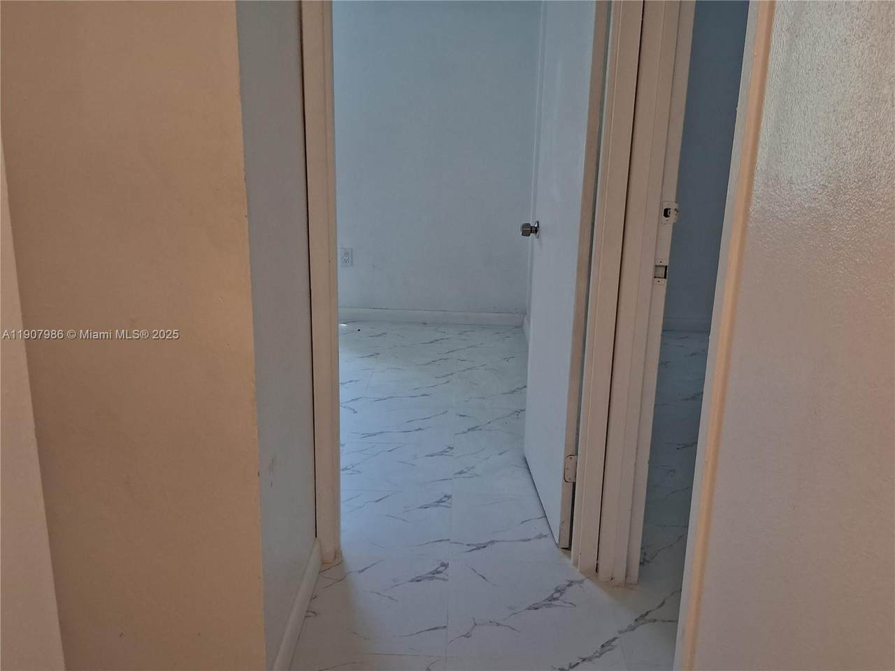 6103 69th St - Photo 1