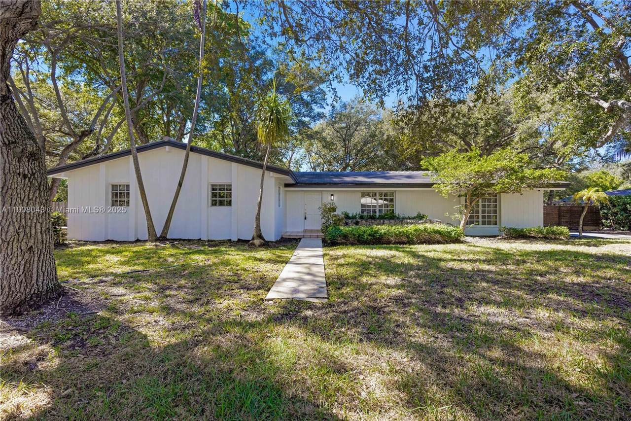 16412 74th Ct - Photo 1