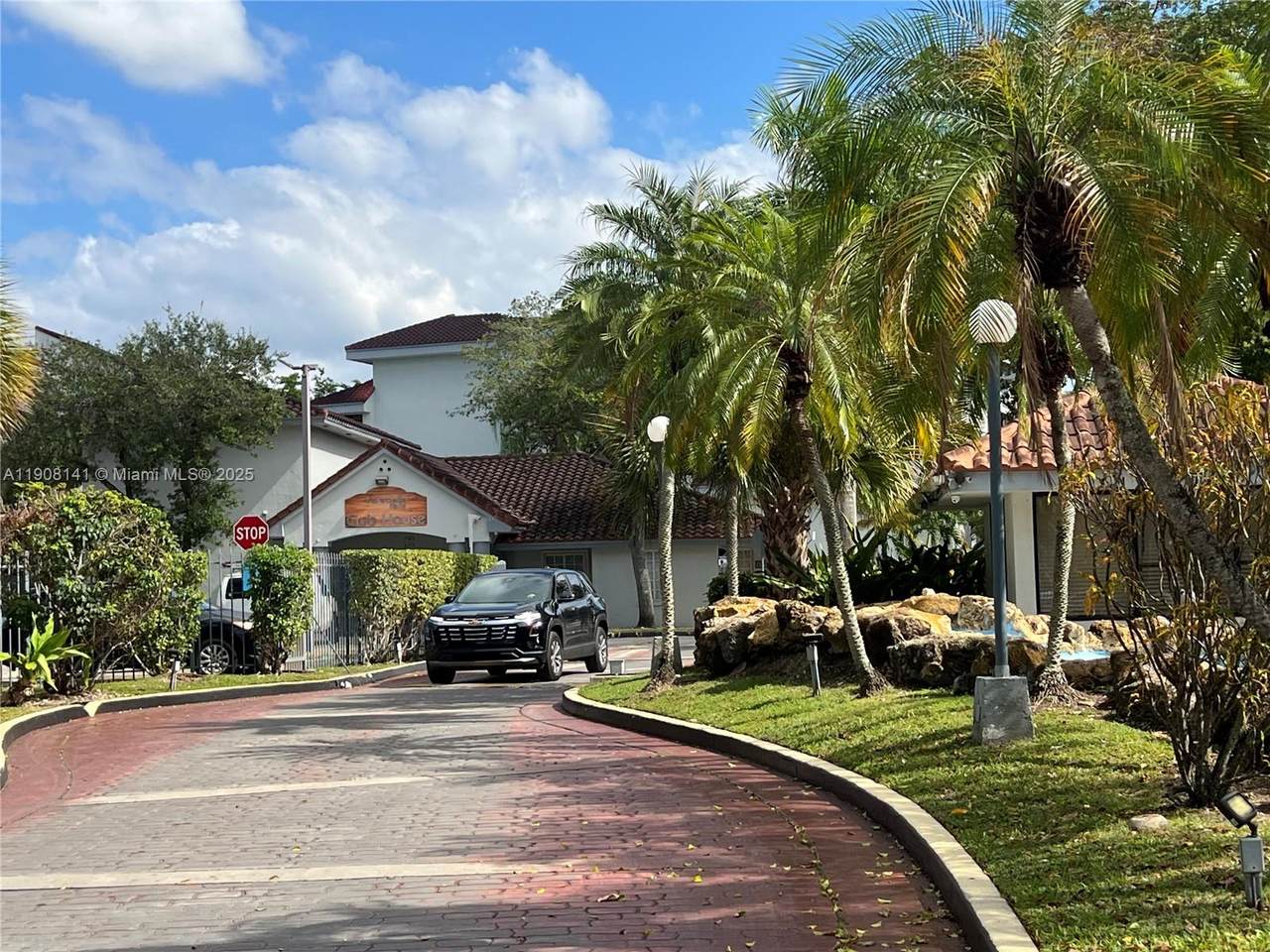 8205 152nd Ave - Photo 1