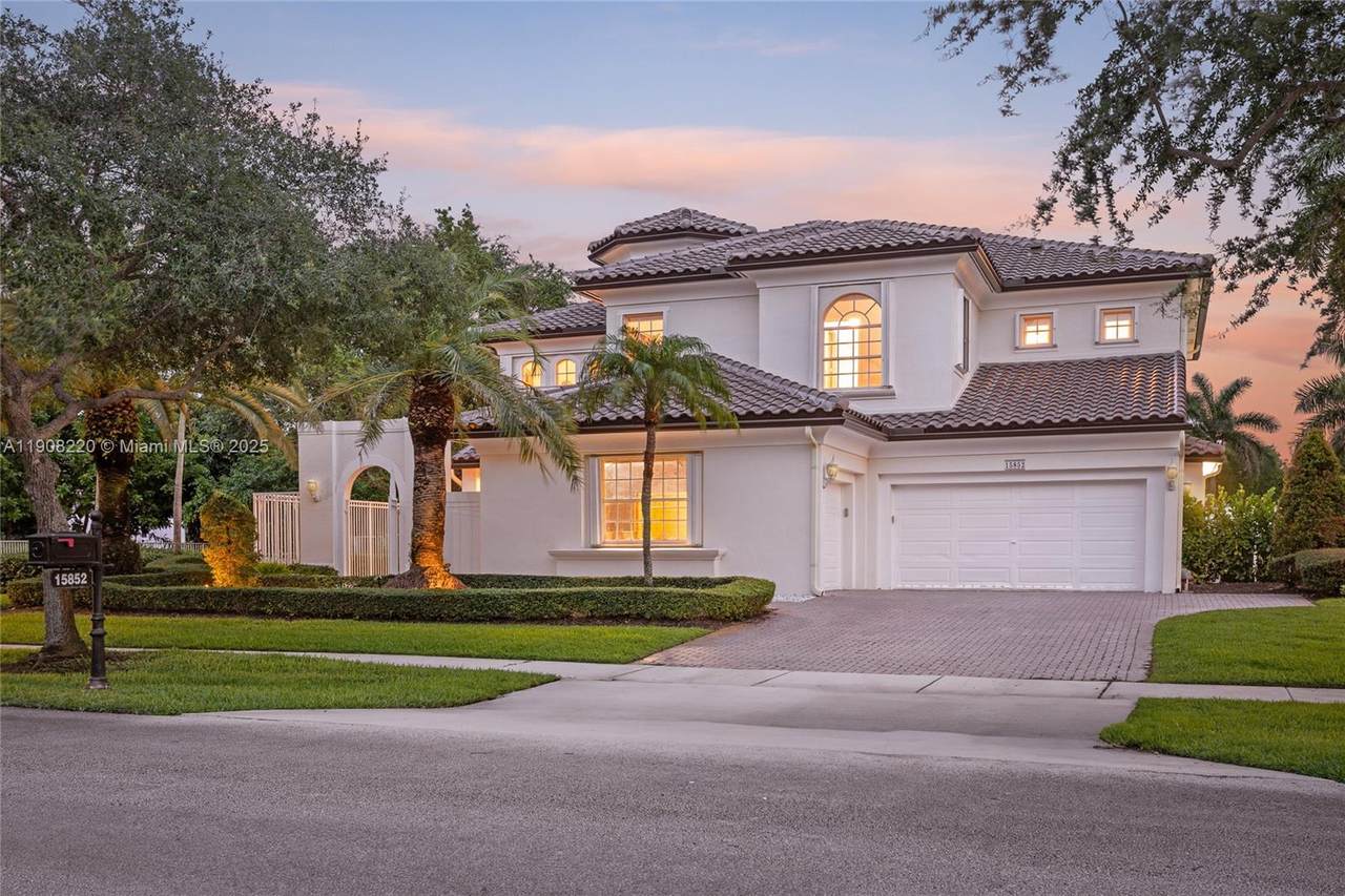 15852 15th St - Photo 1