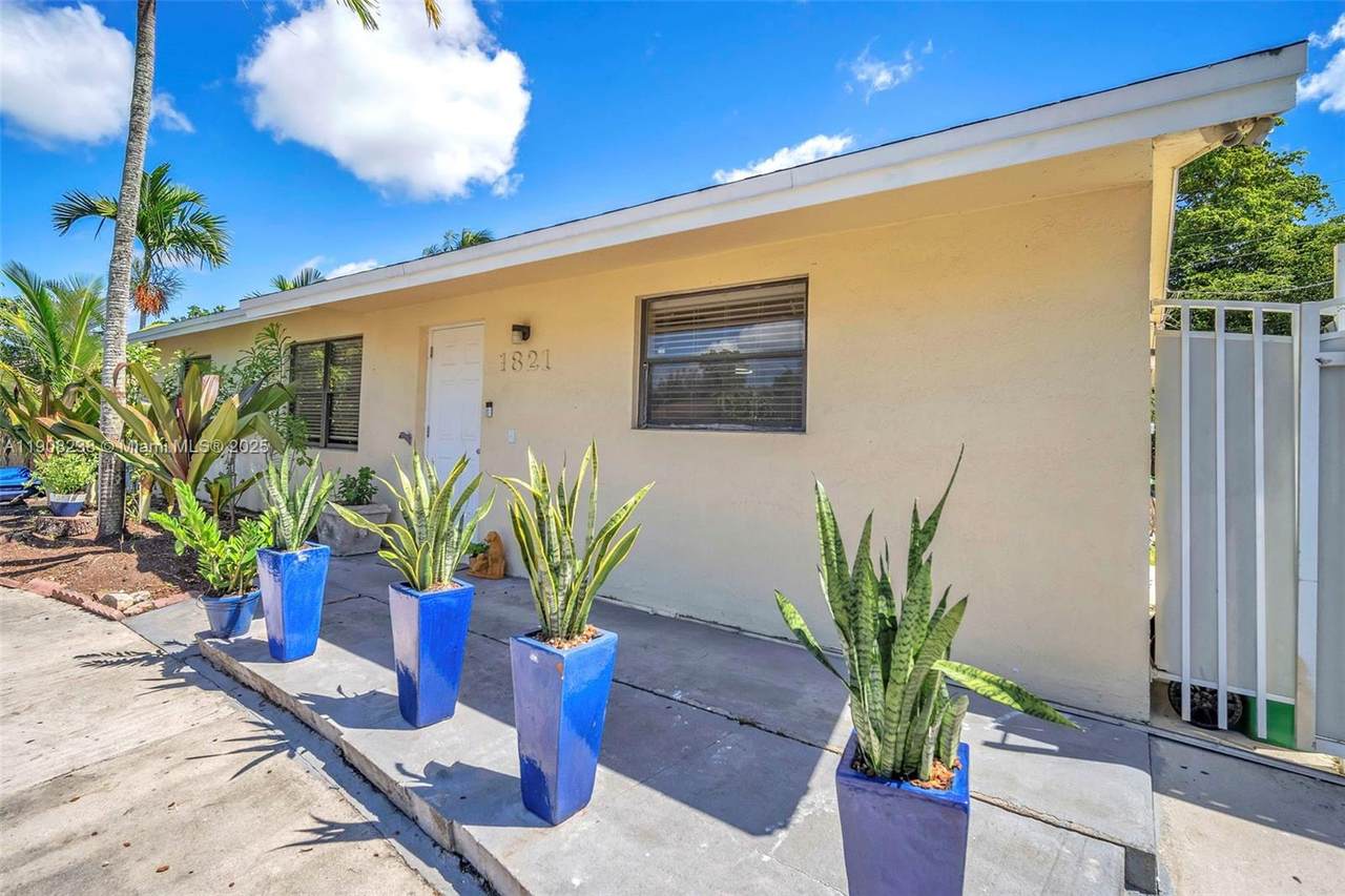 1821 98th Ter - Photo 1