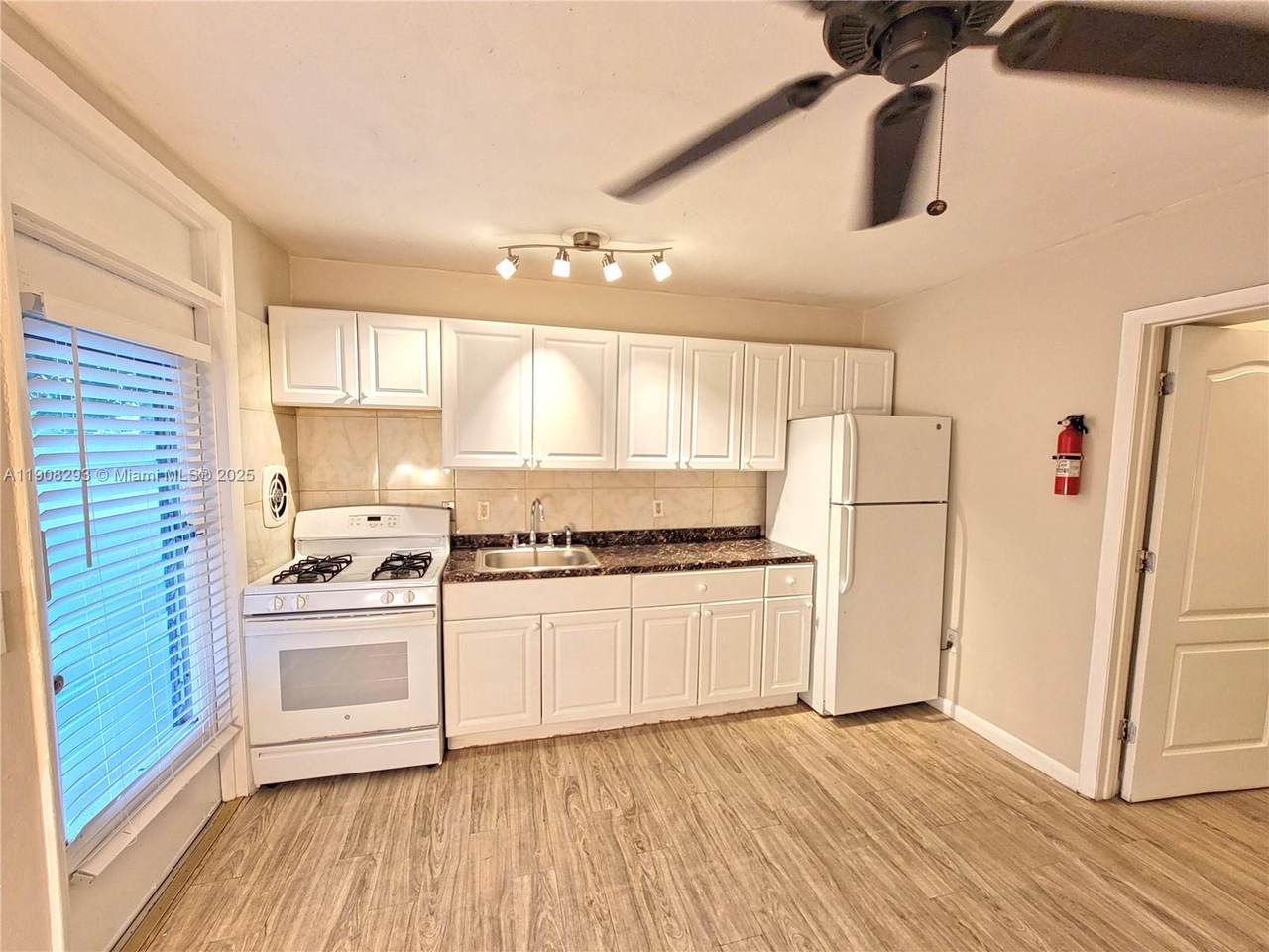 441 Collins Ave - Photo 1