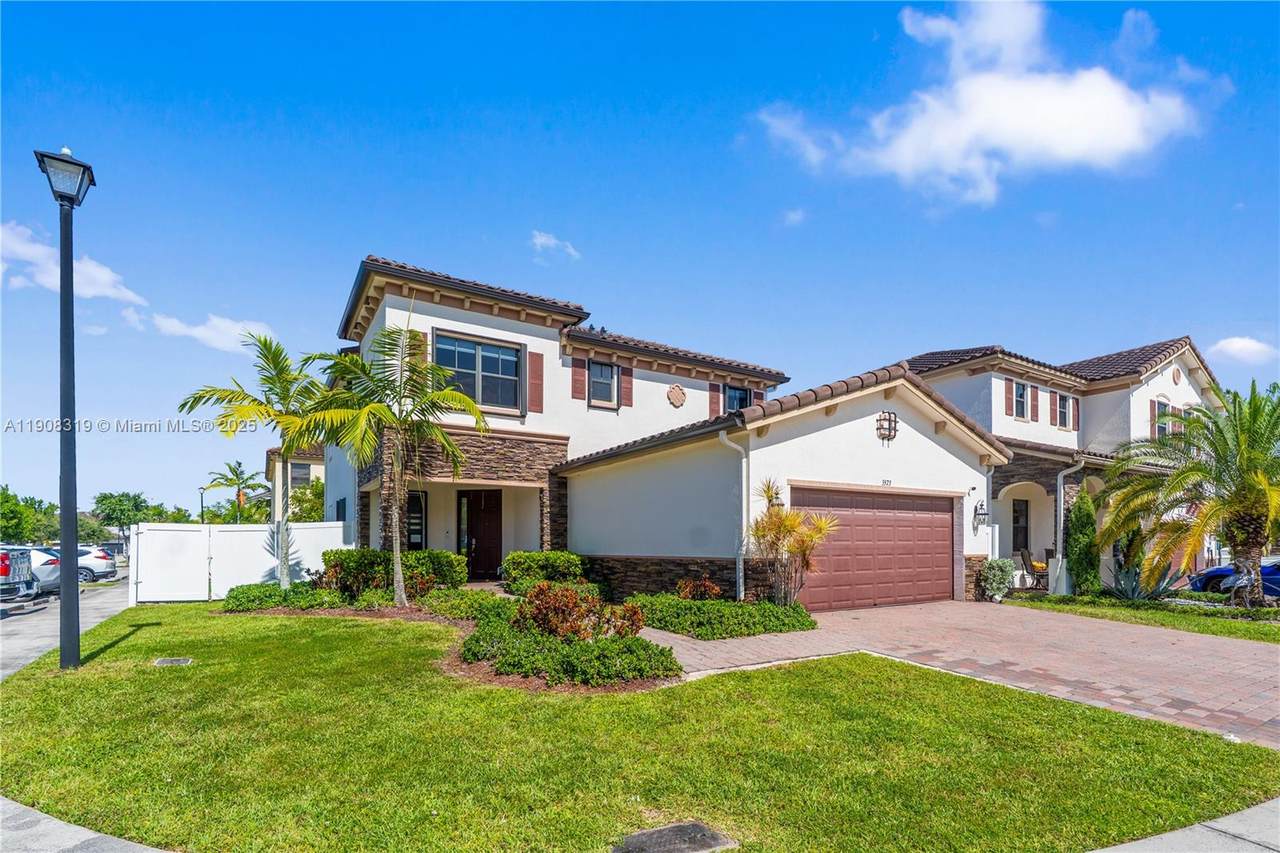 3573 93rd Pl - Photo 1