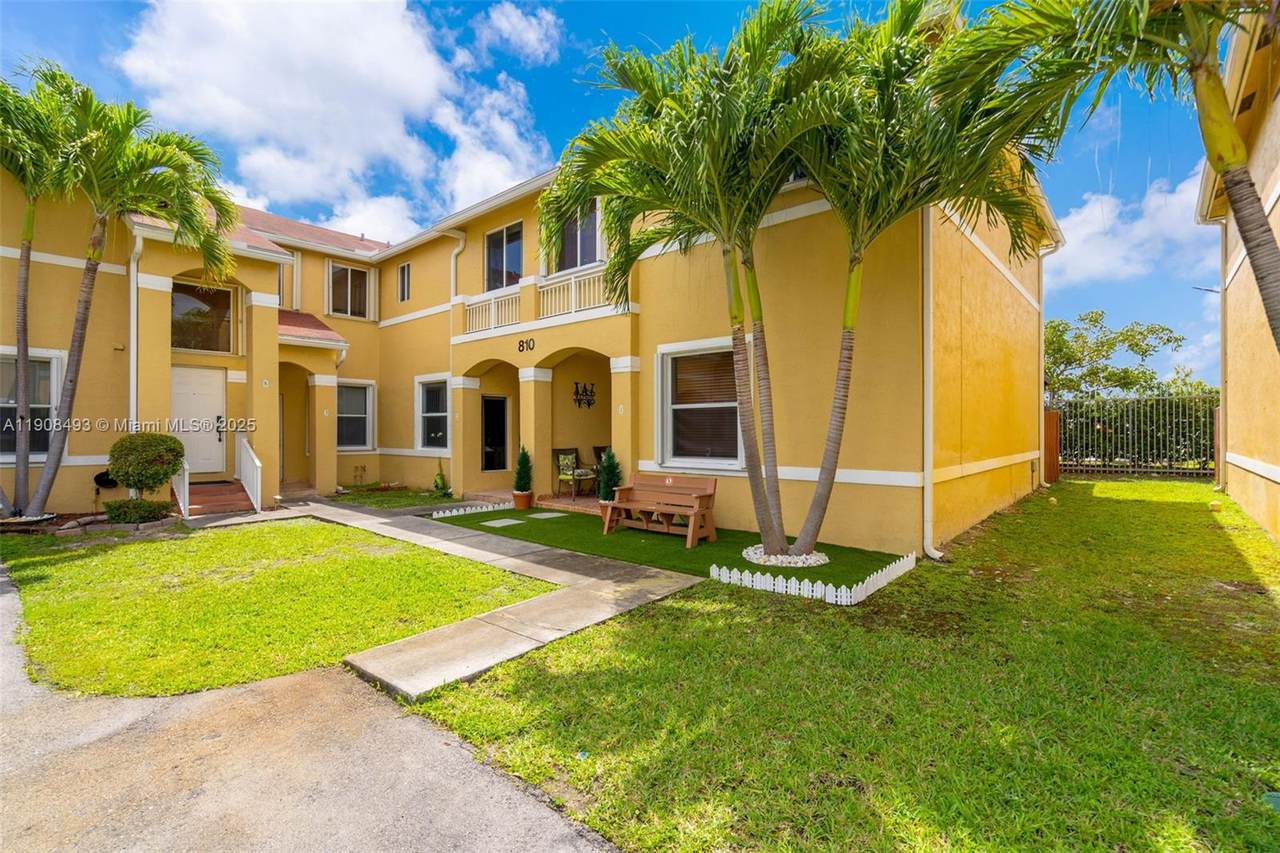 810 212th Ter - Photo 1