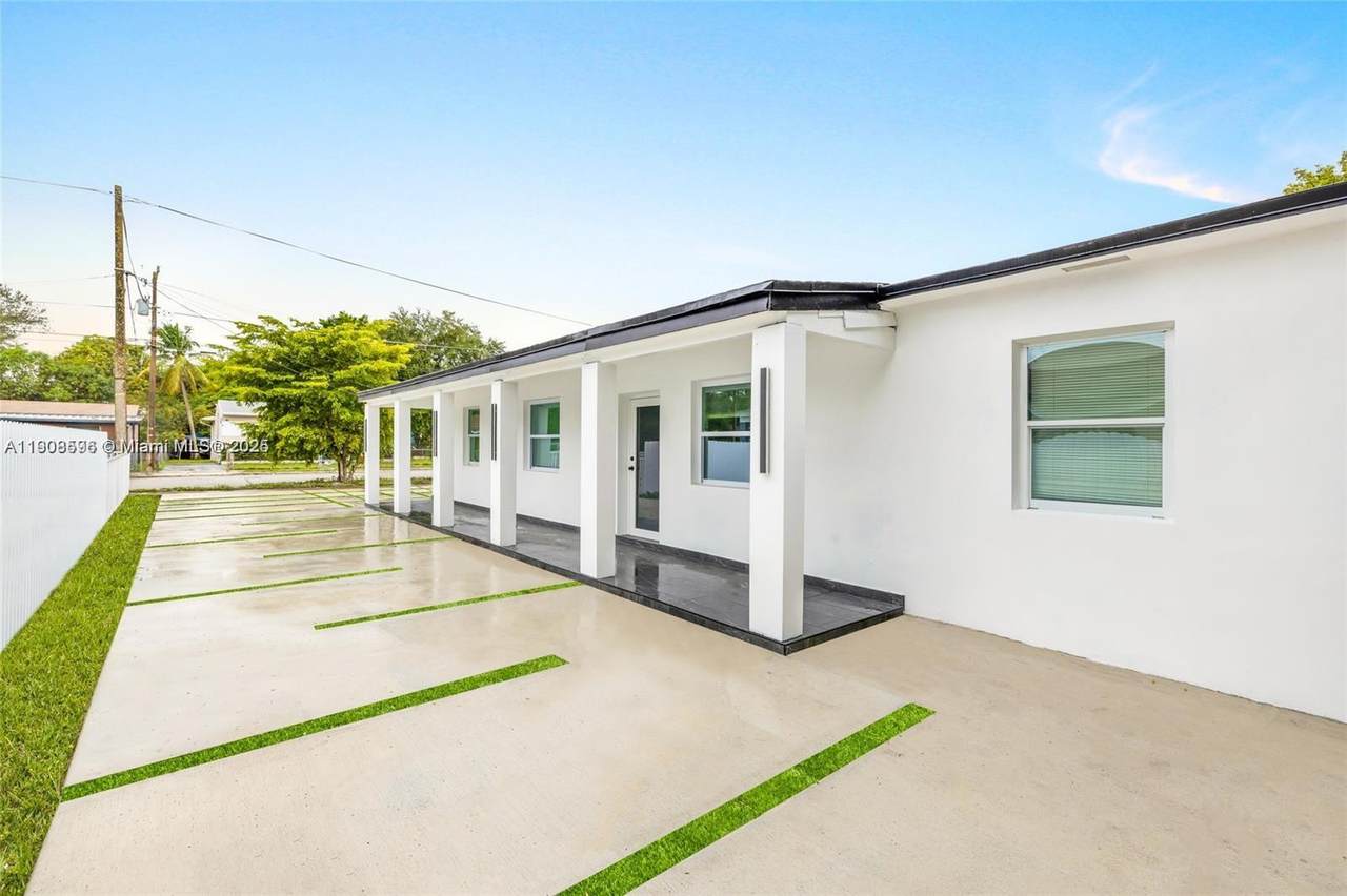 5511 5th Ct - Photo 1