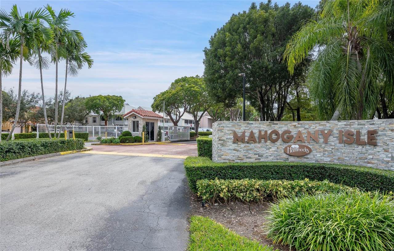 10421 Mahogany Key Cir - Photo 1