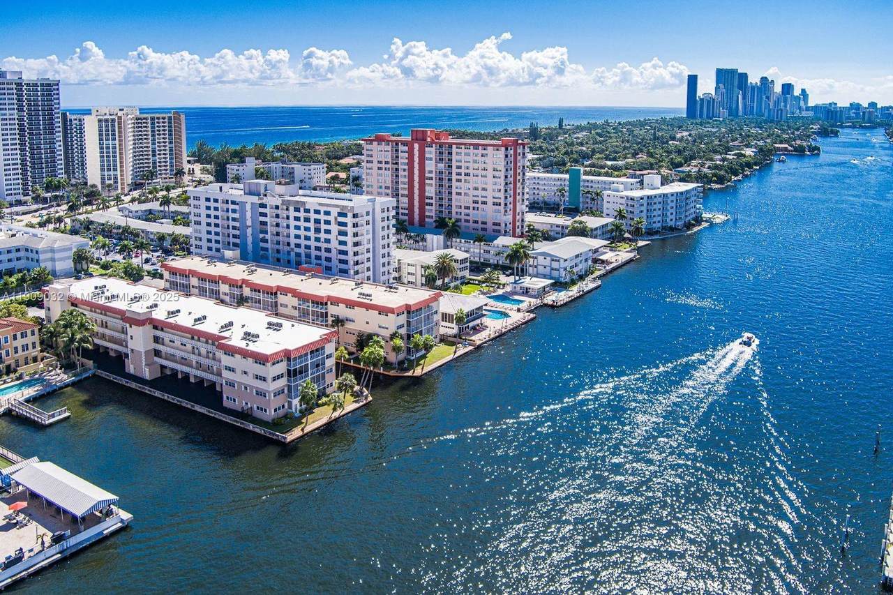 2081 Ocean Dr - Photo 1