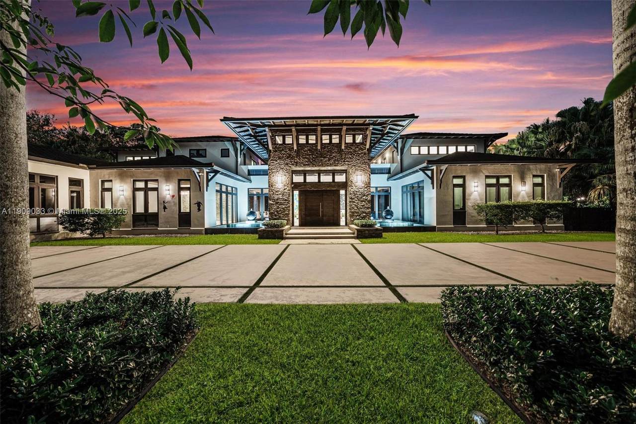 8961 62nd Ct - Photo 1