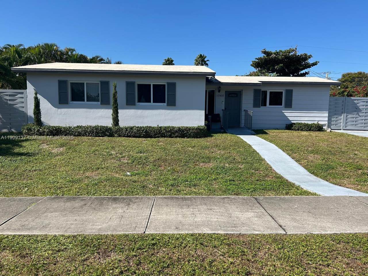 17902 81st Ct - Photo 1