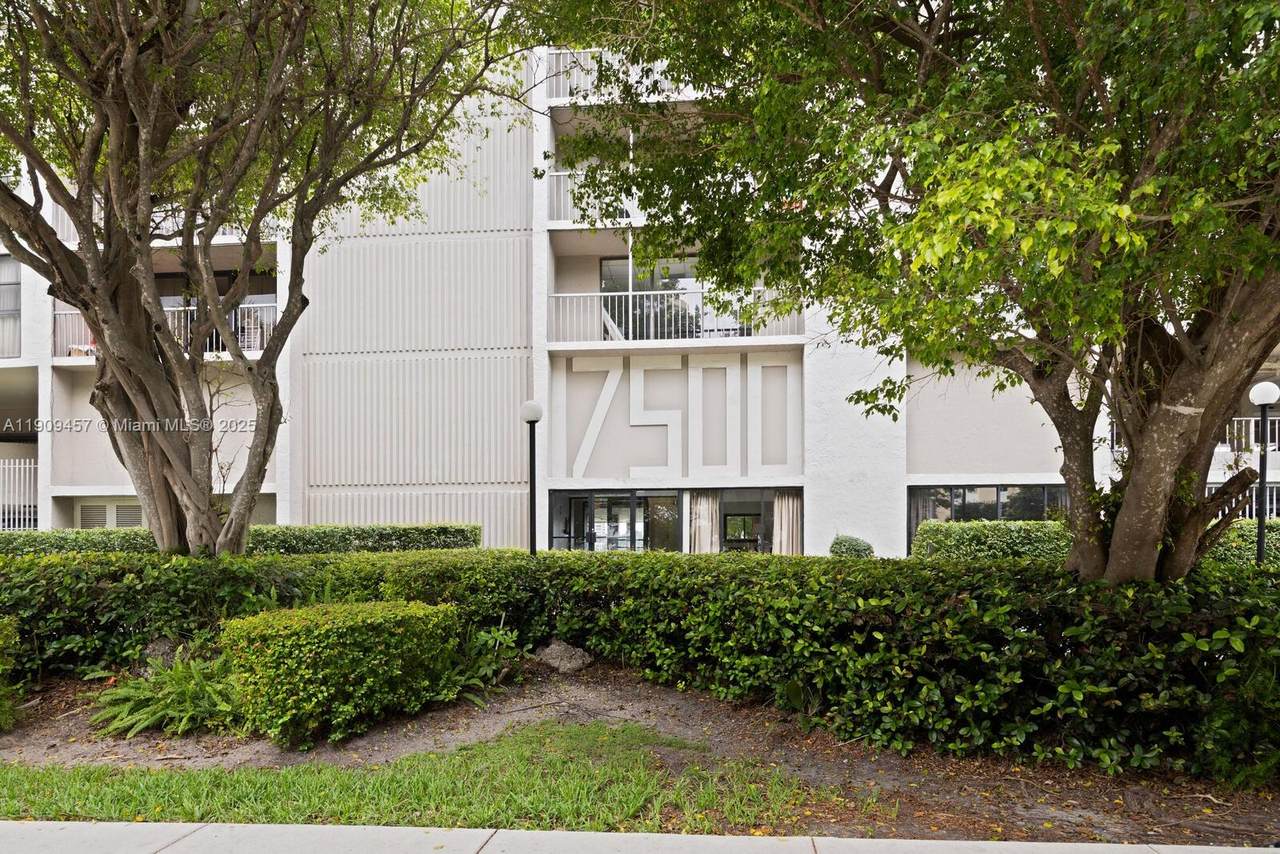 17500 Bay Rd - Photo 1