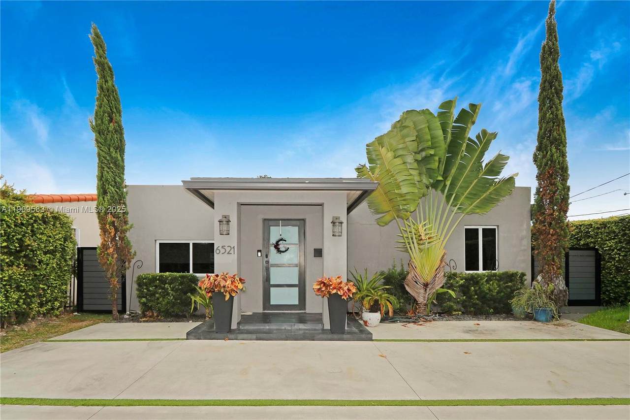 6521 31st St - Photo 1