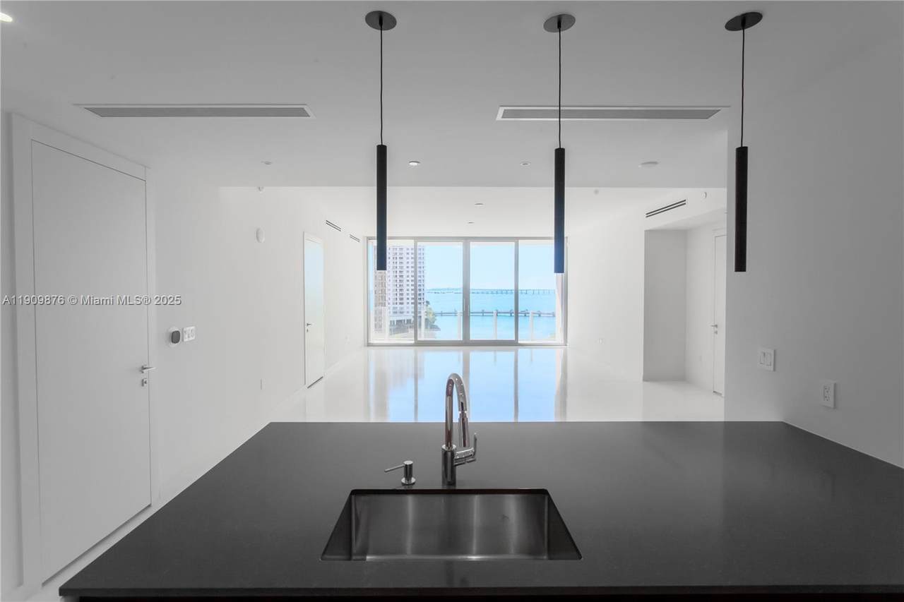 https://bt-photos.global.ssl.fastly.net/miami/1280_boomver_1_A11909876-2.jpg
