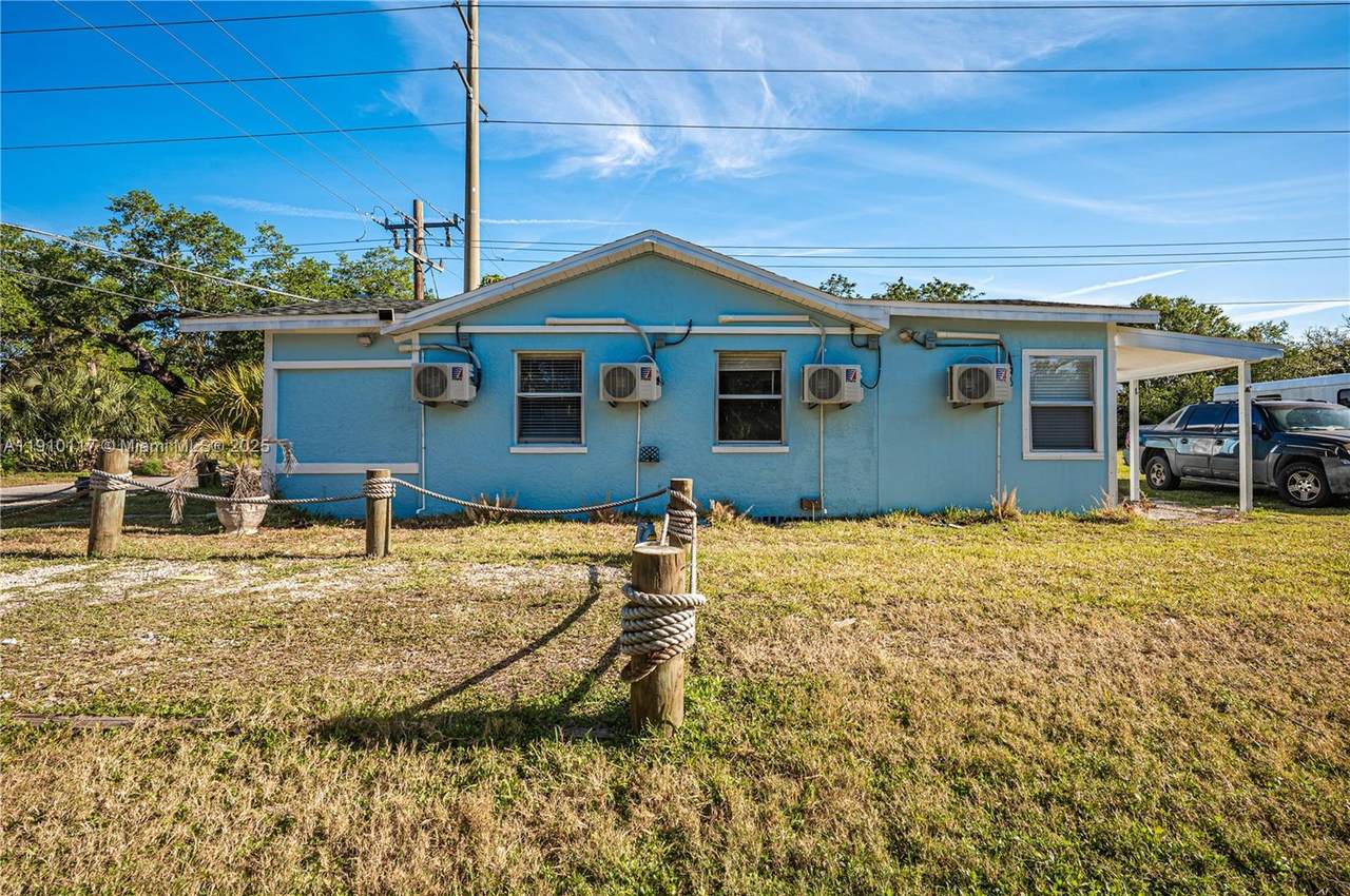 4504 Oakley St - Photo 1