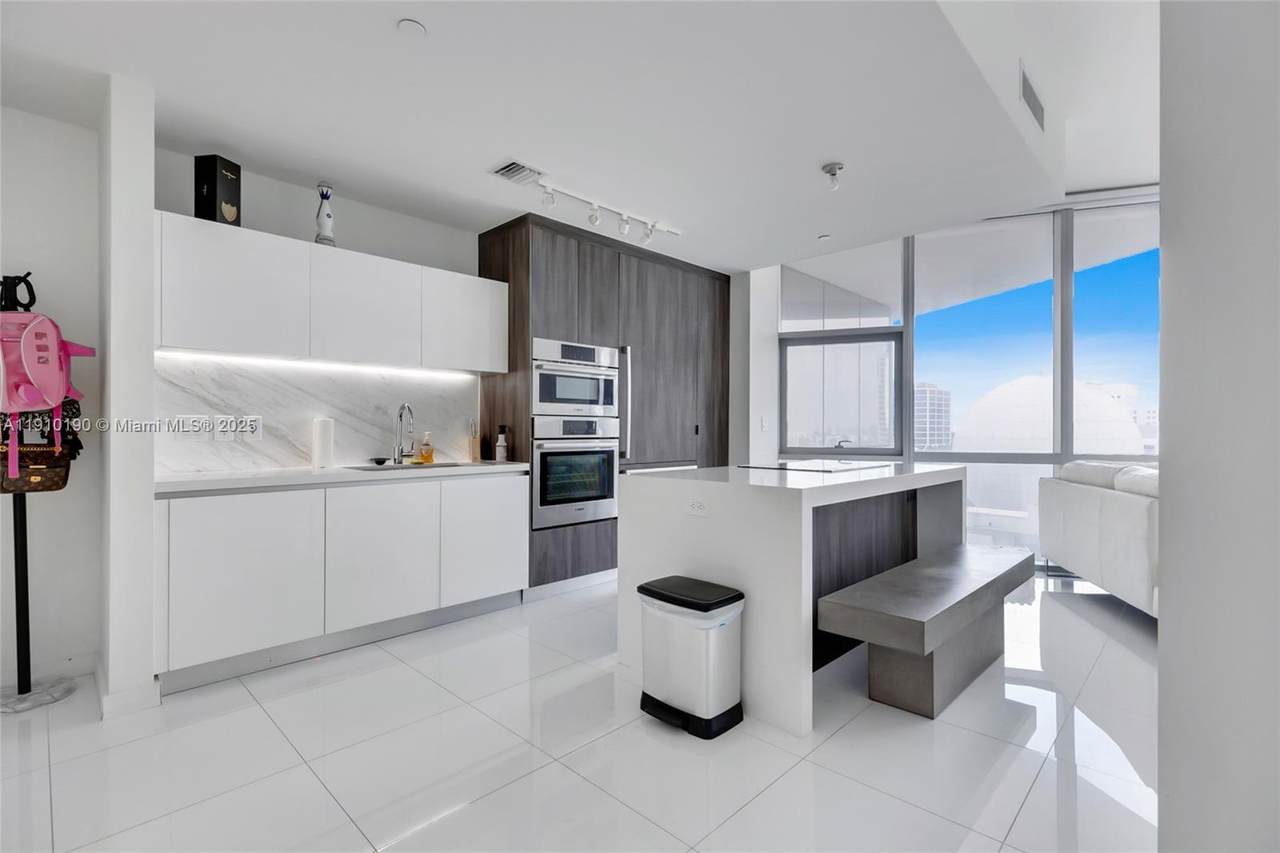 https://bt-photos.global.ssl.fastly.net/miami/1280_boomver_1_A11910190-2.jpg